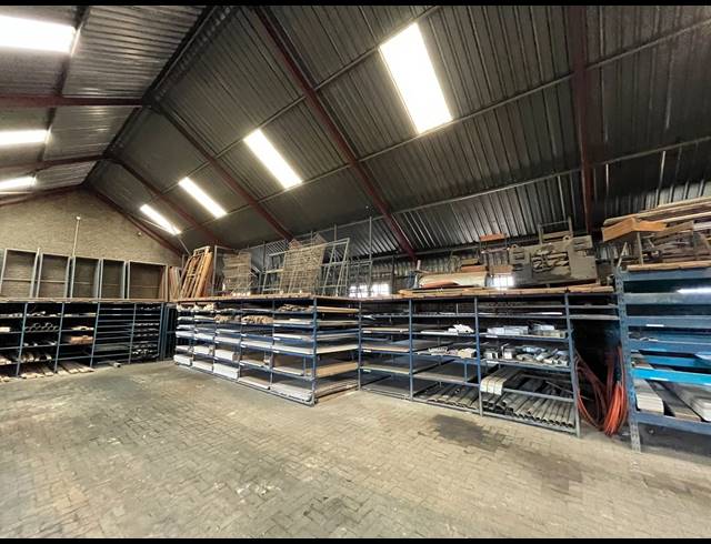 6,800M² WAREHOUSE FOR SALE IN ANZAC